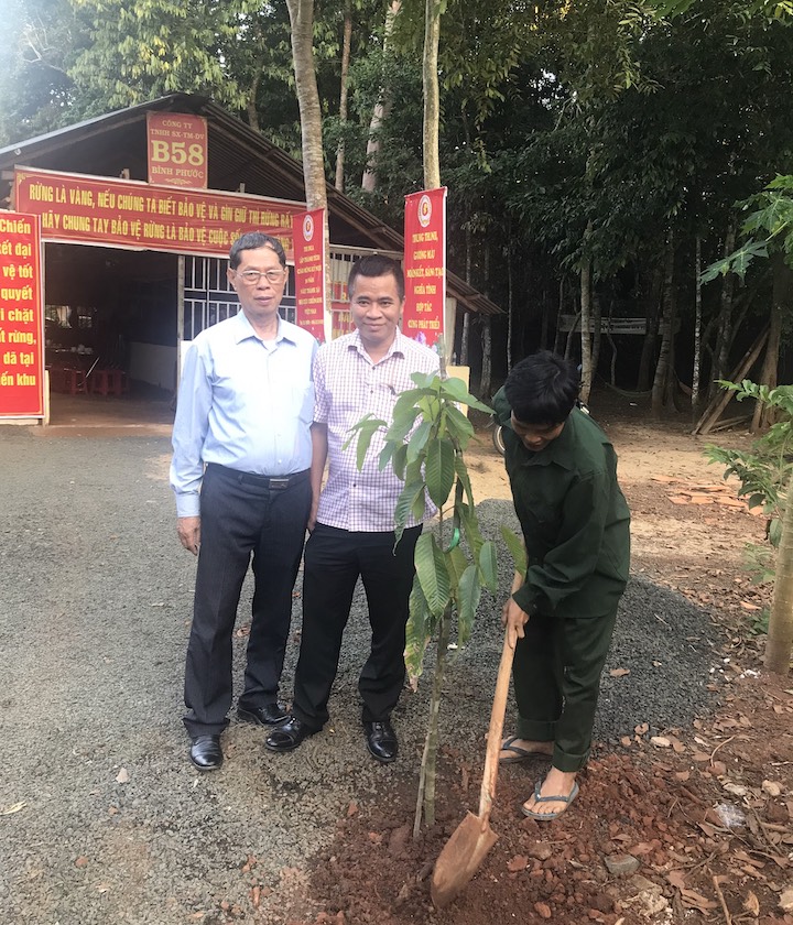 Hội[-]BTTN&MT[-]Việt[-]Nam[-]thăm[-]và[-]trồng[-]cây[-]lưu[-]niệm[-]tại[-]rừng[-]Mã[-]Đà